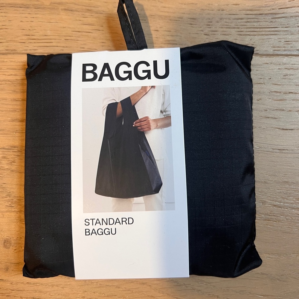 Black BAGGU tote